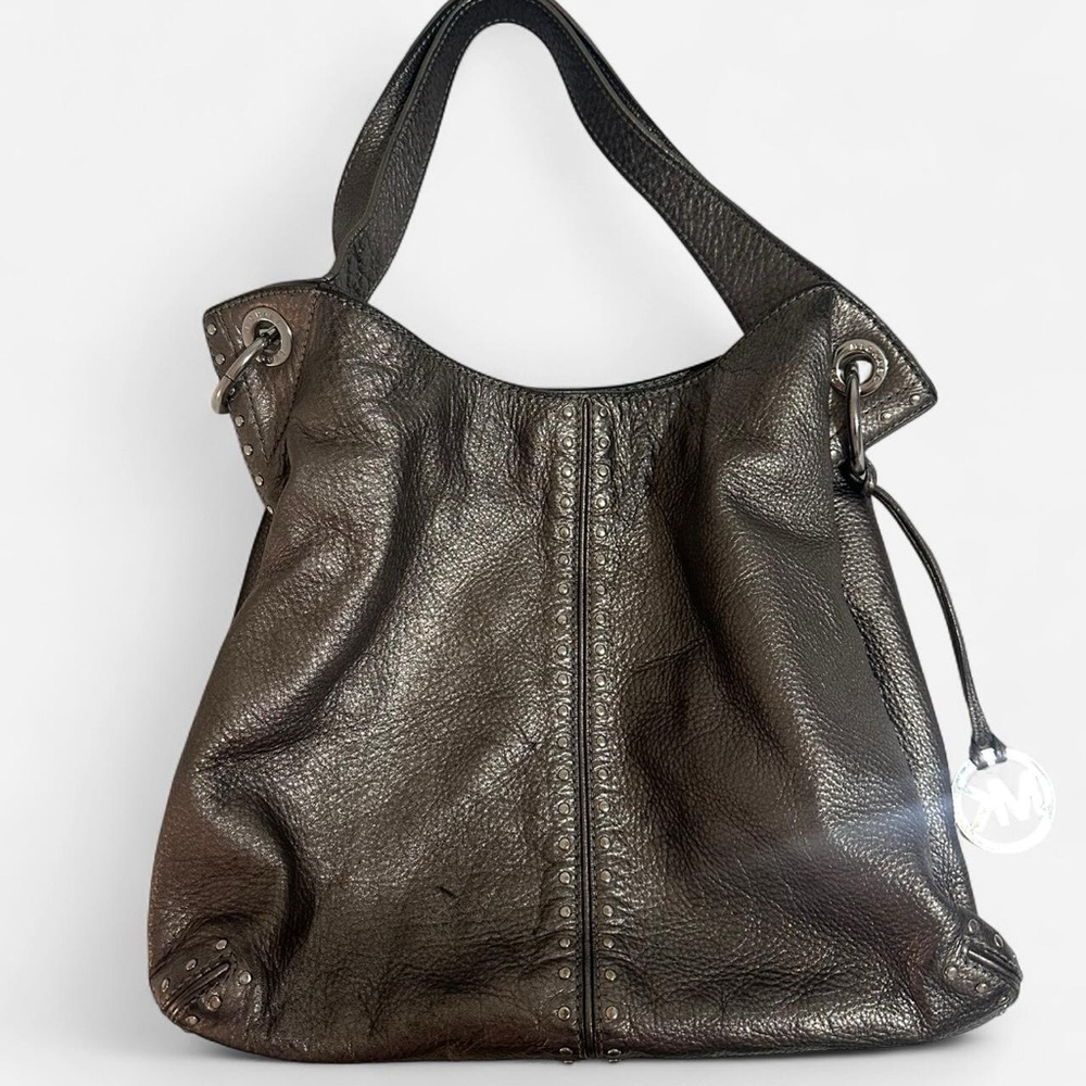Cutest y2k silver Michael kors slouchy shoulder bag